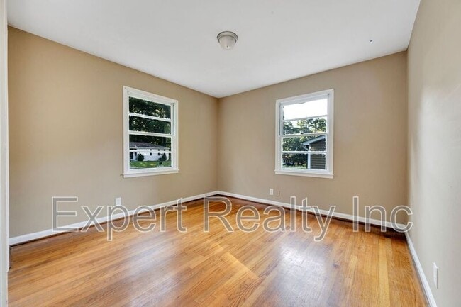 Building Photo - 1720 University Blvd