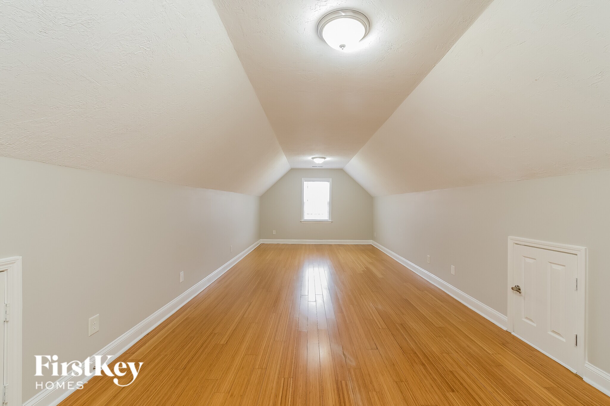 Building Photo - 5819 Willowdale Dr