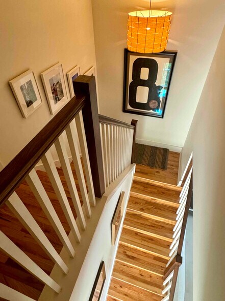 Building Photo - 2014 E 11th St