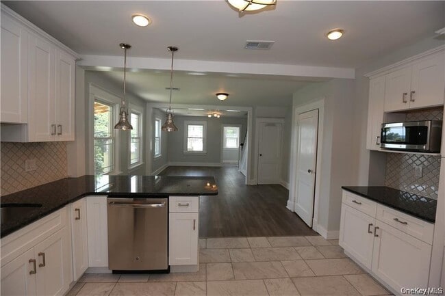 Building Photo - 6 Catherine St