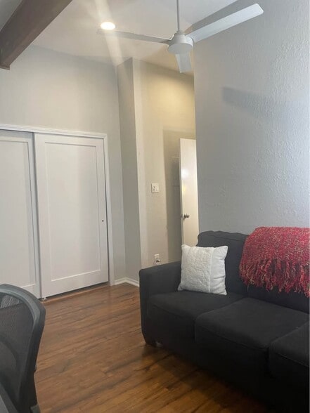 Building Photo - 3801 Menchaca Rd