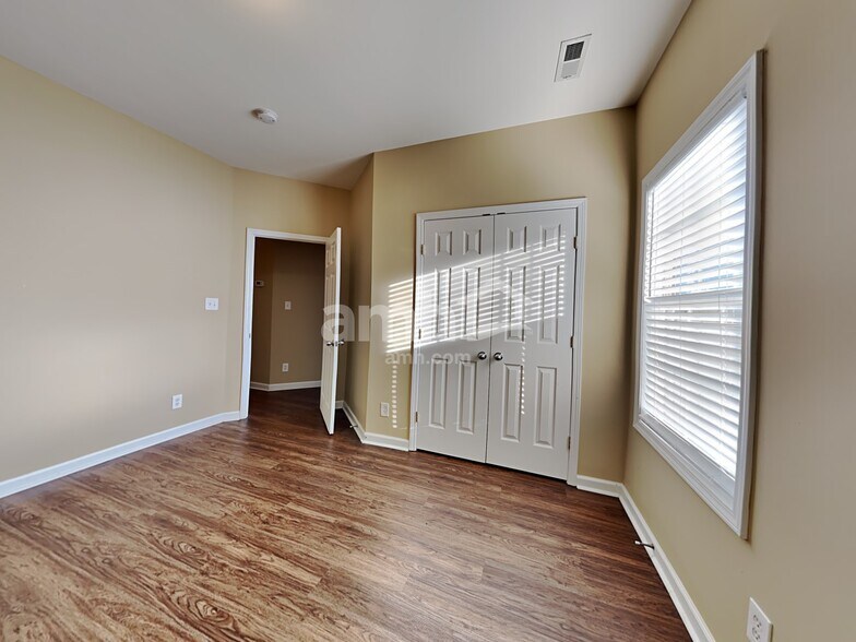 Building Photo - 1223 Chapmans Retreat Dr