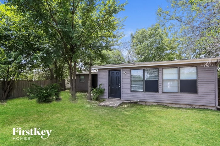 Building Photo - 3205 Hanover Dr