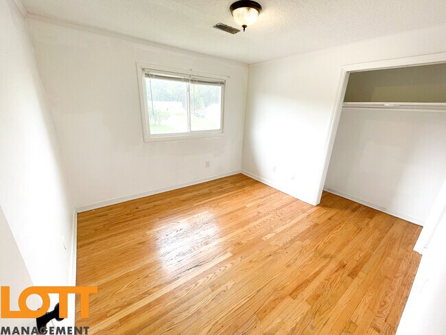 Building Photo - 120 Pueblo St #D