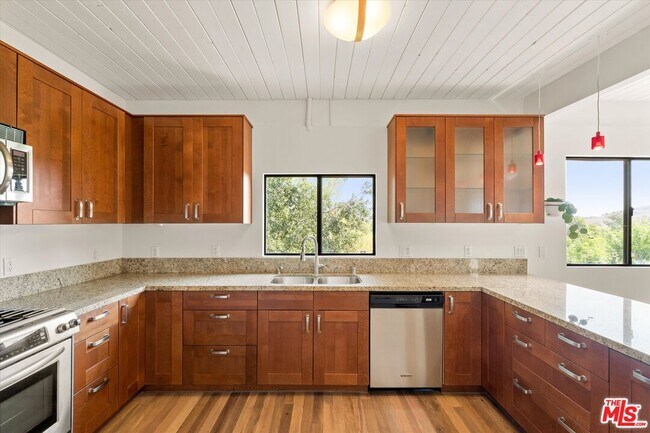Building Photo - 4950 Marmol Dr