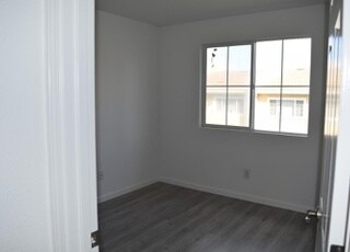 Building Photo - 472 Crespi Pl
