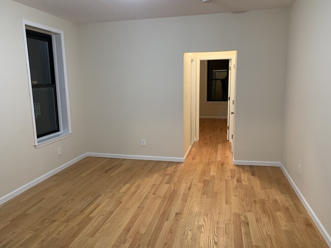 3C-1 bedroom - 3767 63rd St
