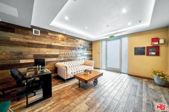 Building Photo - 1101 S Harvard Blvd