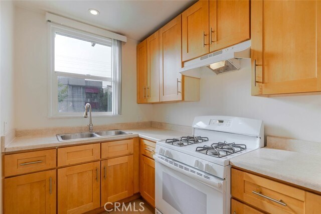 Building Photo - 336 W Lexington Dr