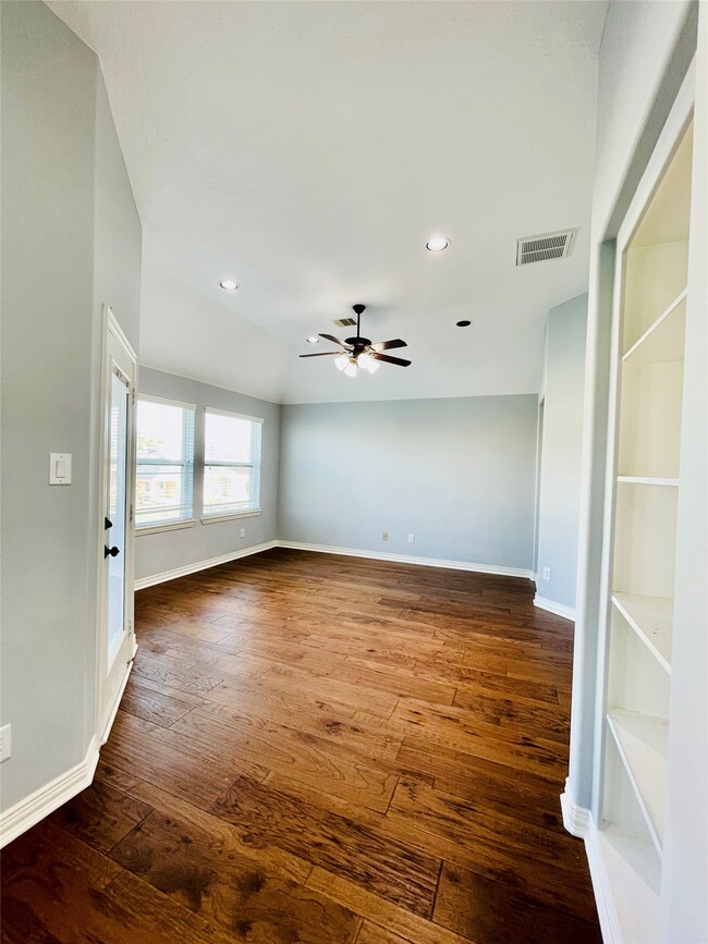 Building Photo - 14303 Tasmania Ct