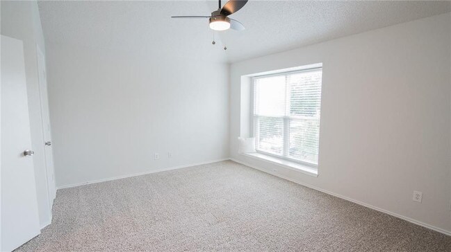 Building Photo - Boxwood Drive