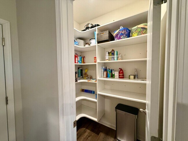 Building Photo - Beautiful 4 bedroom 2.5 bath home located in the Cliffs subdivision!