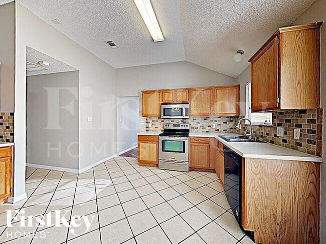 Building Photo - 3955 Cypress Gardens Dr