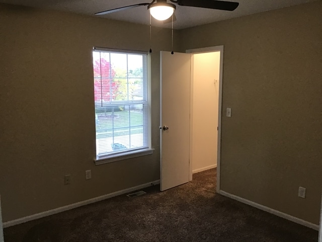 Building Photo - 7352 Woodside Dr