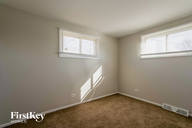Building Photo - 4033 Gremley Ave