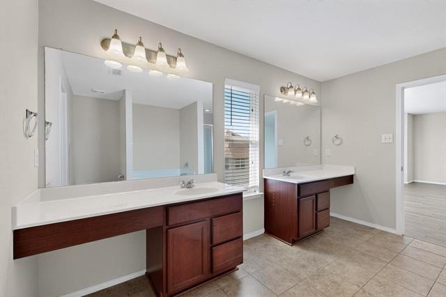 Building Photo - 2224 Loreto Dr