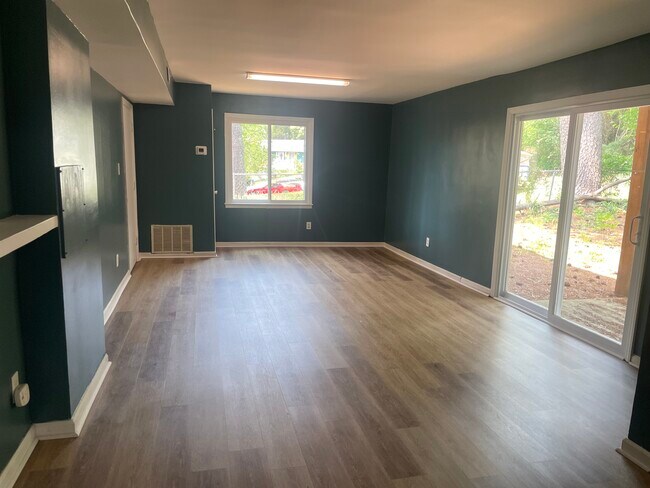 Building Photo - 605 Juno Ct