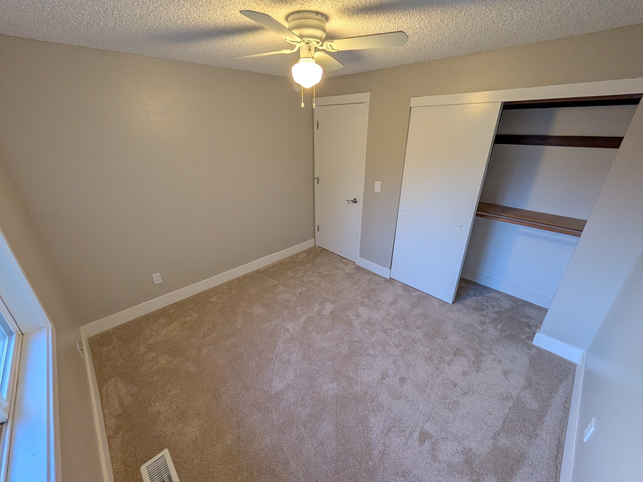 Building Photo - 3509 SE 11th St