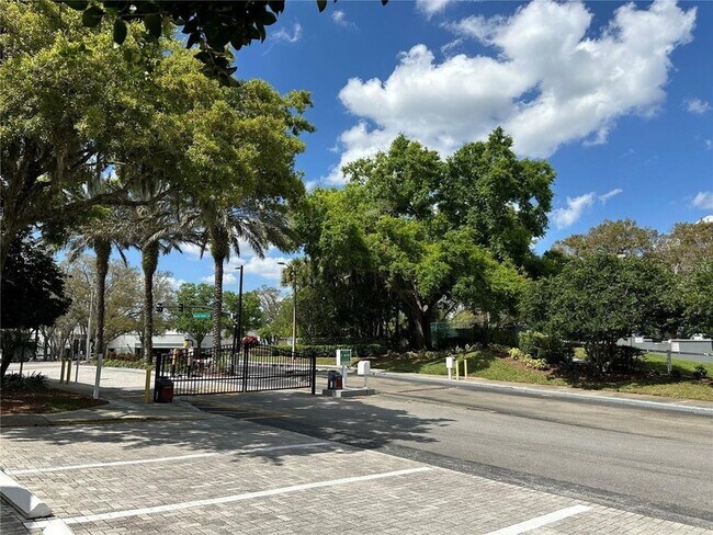 Building Photo - 2533 Grassy Point Dr