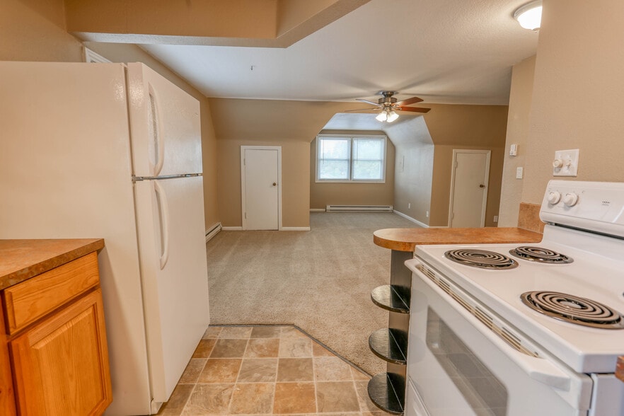 Building Photo - 3919 Creston Ave