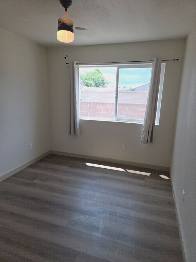 Building Photo - 1805 James Pl