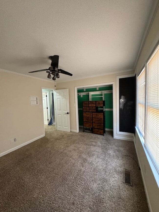 Building Photo - 404 Todd Dr