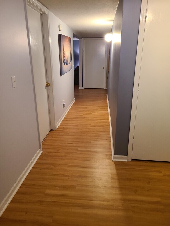 Building Photo - 3585 Rogues Edge Dr NE