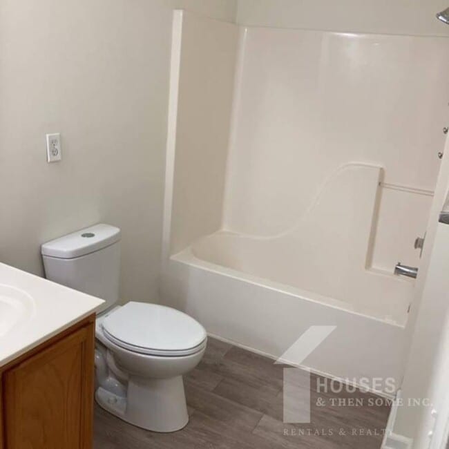 Building Photo - 304 Canewood Pl