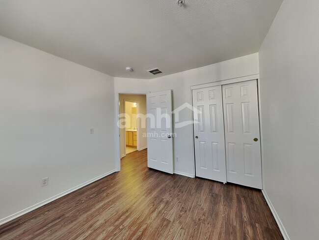 Building Photo - 611 Desert Silk Ct