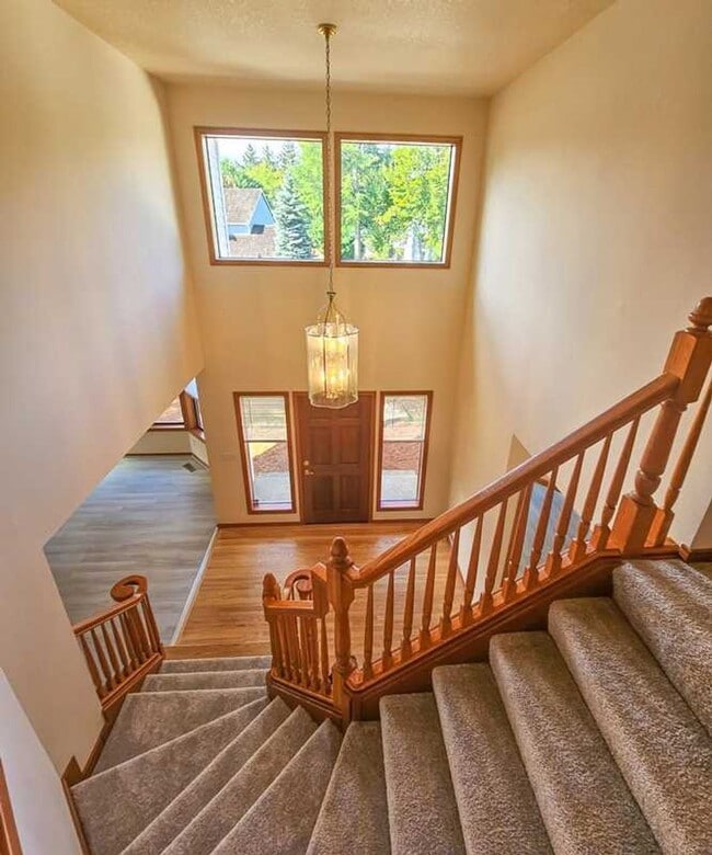 Building Photo - Spaceous newly remodeled 5 bedroom 3 bath ...