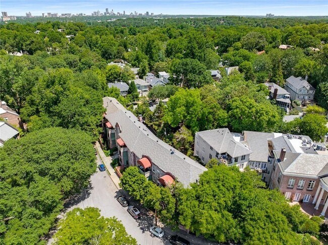 Building Photo - 124 Lafayette Dr NE