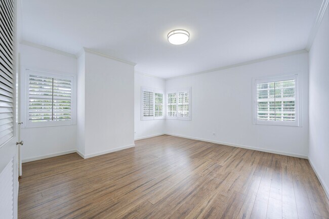 Building Photo - 336 Marlborough Pl