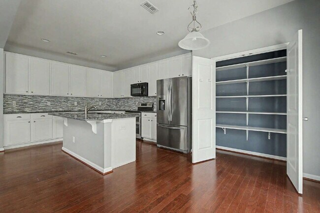 Building Photo - 5-Bedroom Home w/ Fenced-in BackYard in Knightdale