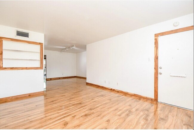Building Photo - 7233 Beechnut St