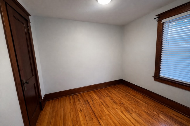 Building Photo - Large 4 bedroom home across from Franklyn Field.