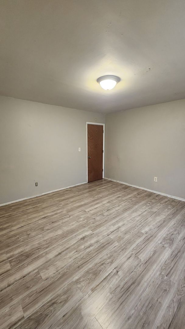 Building Photo - Holmes1644