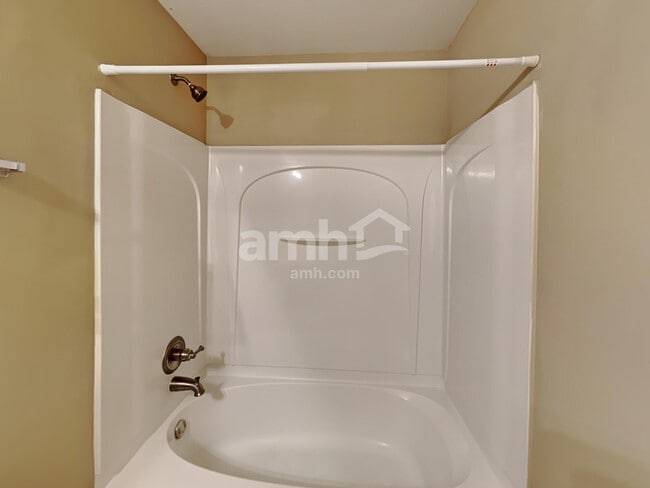 Building Photo - 330 Branch Valley Dr