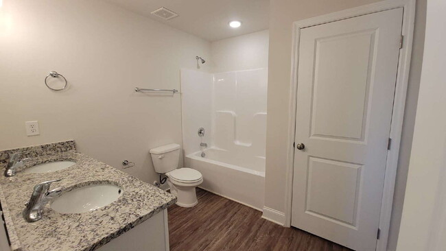 Building Photo - "Spacious 4-Bedroom Retreat with Modern Gr...