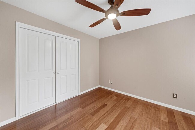 Building Photo - 14 Scarlet Woods Ct