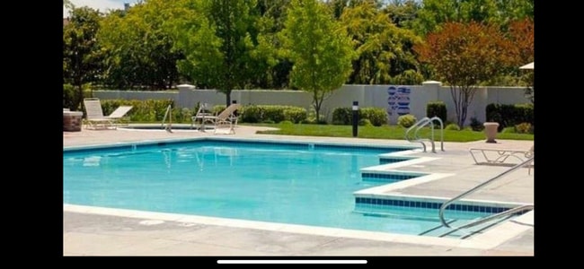 Building Photo - 3 Bed 2.5 Bath, Single Family Home In Plea...