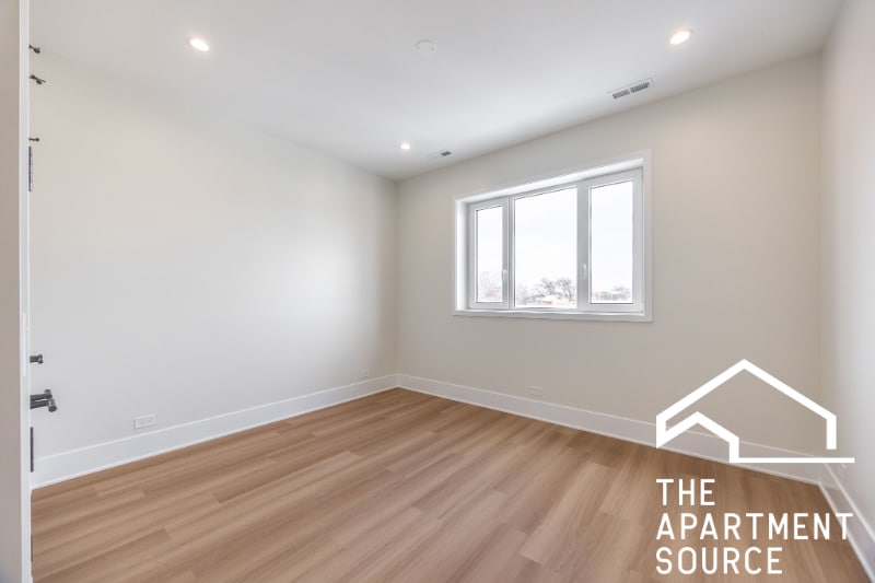 Building Photo - 1620 W Grand Ave