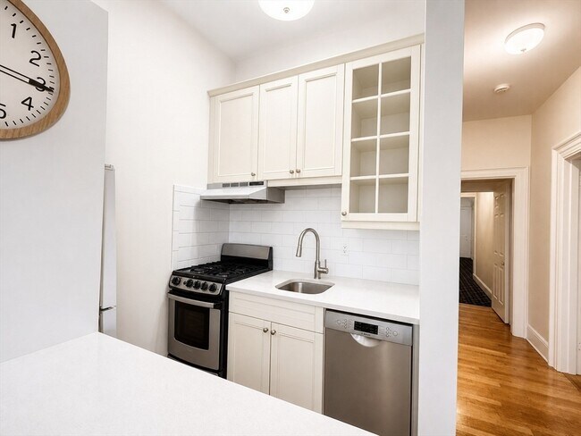 Building Photo - 244 Beacon St