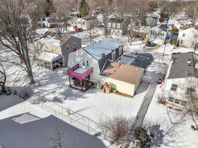 Building Photo - 9 Edgewood Rd