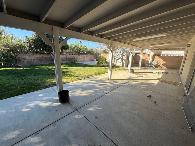 Building Photo - Single Story 4 bed, 2 bath home with RV Access