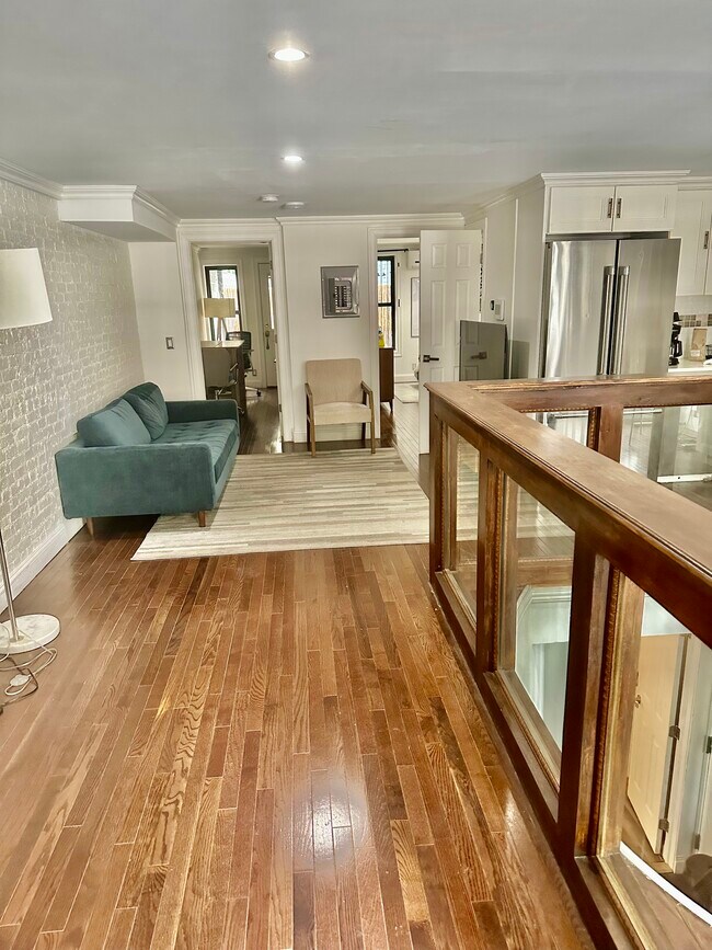 Licing room upstairs - 308 Clifton Plz