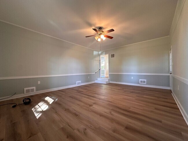 Building Photo - Home on High Tide