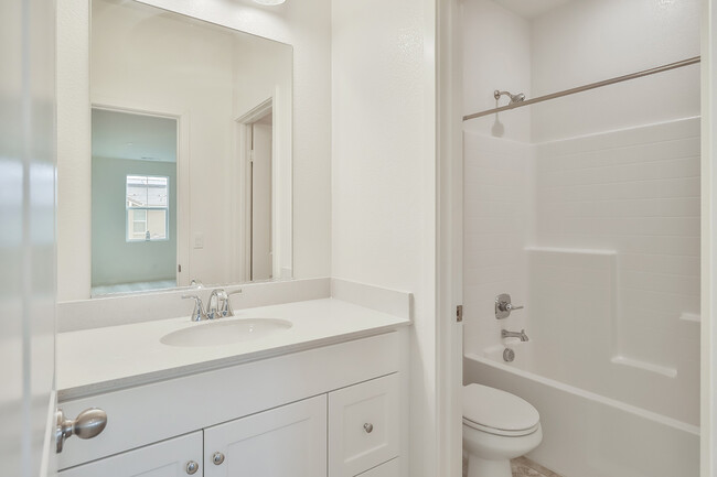 Shared bathroom - 3092 Acebo Dr