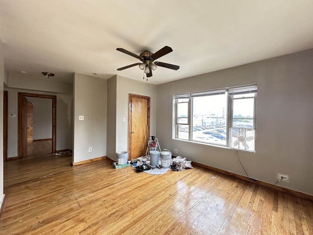 Building Photo - 6710 S Claremont Ave