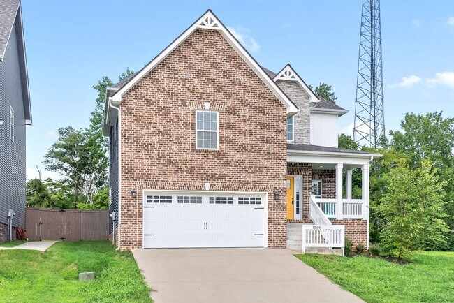 Building Photo - Pet Friendly Three Bedroom with Bonus!
