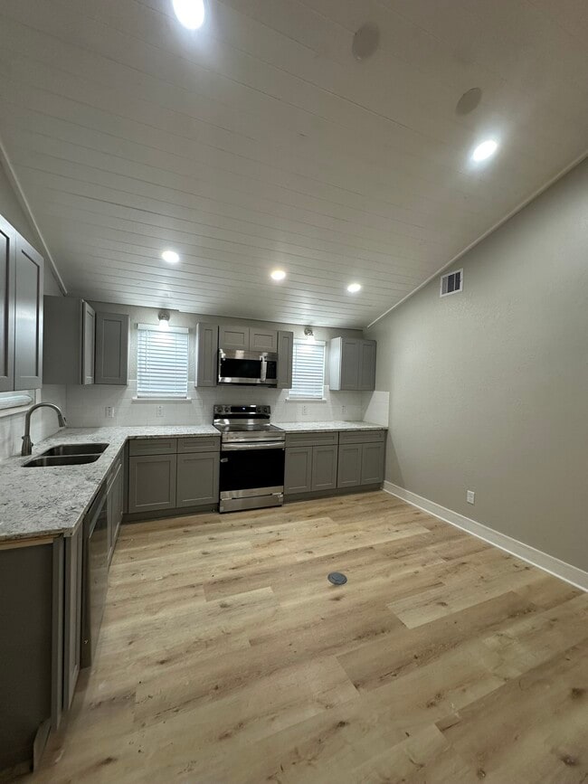 Building Photo - 8223 Wallis St